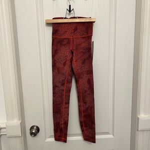 NWT Lululemon Wunder Train HR Tight 25”
Size 2
CGWC